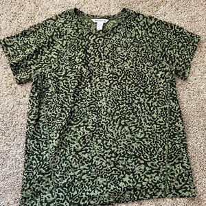 Athleta Green Camouflage Athletic shirt women’s small